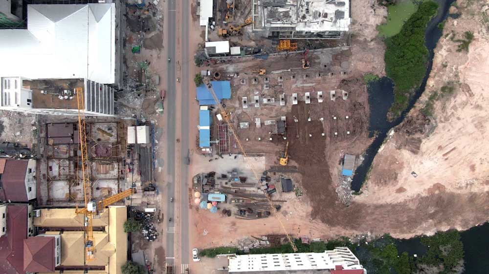 Overhead Chinese construction. Safety on these sites is of a major concern, with one large building site collapse in June 2019 leading to the death of 28 Cambodian workers. Photo: RFA