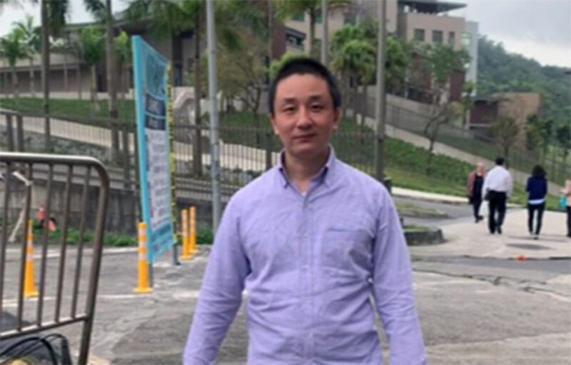 温起锋11月3日赴美国在台协会欲申请政治庇护开直播录视频,二天后被遣送。(温起锋视频截图)