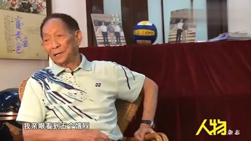 袁隆平2013年接受《人物》杂志采访时,谈及他在大跃进期间看到饿殍。(YouTube截图)