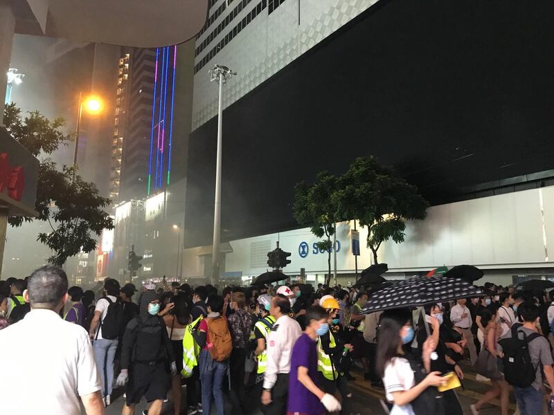 Amy表示,香港示威者对台湾人很照顾,放催泪弹前会协助她撤离。(受访者提供)