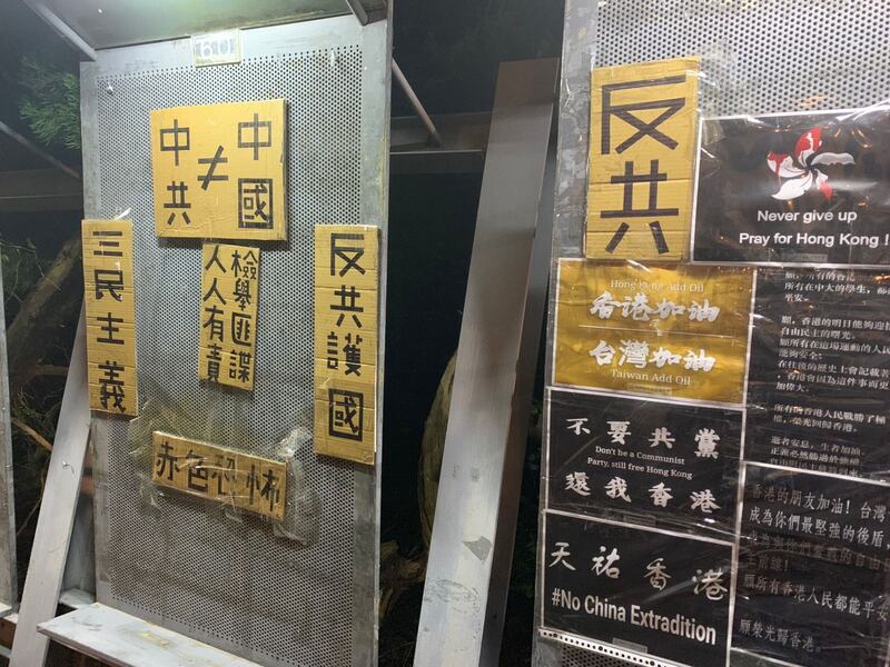 Tom表示,台湾曾发生有中国大陆学生不满连侬牆的内容,出手打香港学生的事件,让他不敢向同样从中国来的学生透露对港人的支持。(受访者提供)