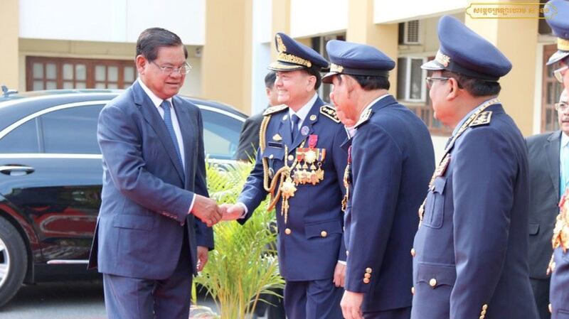 Interior Minister Sar Kheng, shaking hands with National Police Commissioner Neth Savoeun, May 16, 2020.
