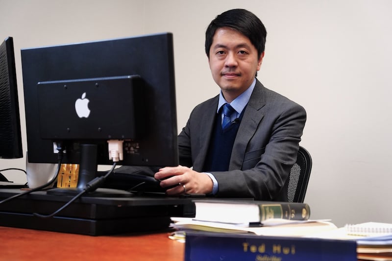 许智峯表示,澳政府对港议题关注共识已形成,料美对华取态对澳影响有限。(淳音摄)