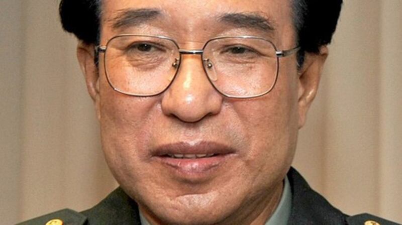 徐才厚主持全军政治工作13年,贪腐自立山头几乎搞垮解放军。(维基百科)