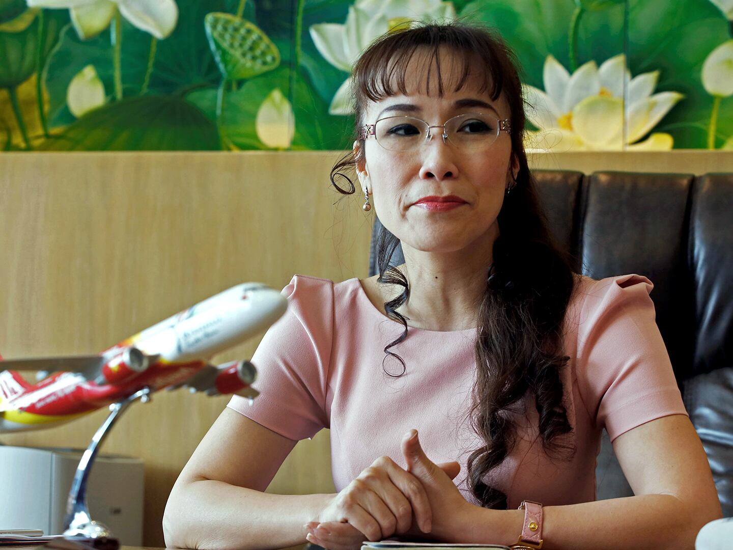 Facebookers fined for mocking wealthy founder of budget Vietnamese airline