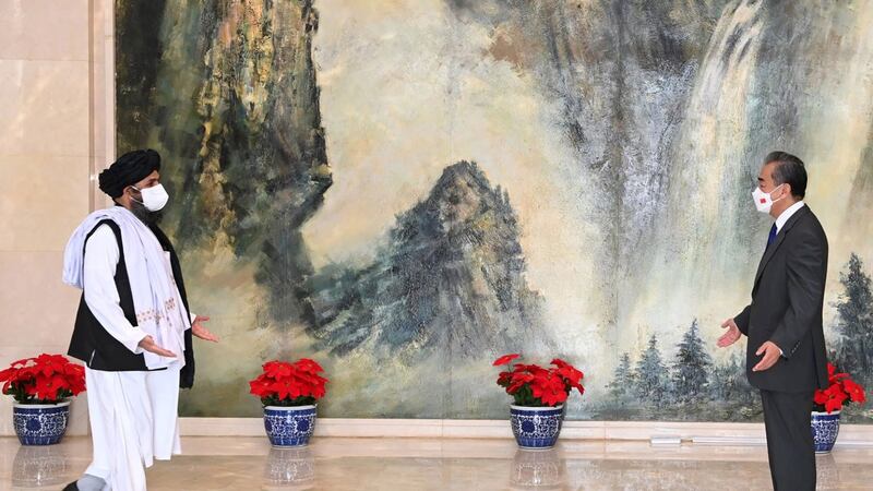 2021年7月28日,中国国务委员兼外交部长王毅在中国天津会见了阿富汗塔利班政治委员会负责人巴拉达尔。(中国外交部官网)